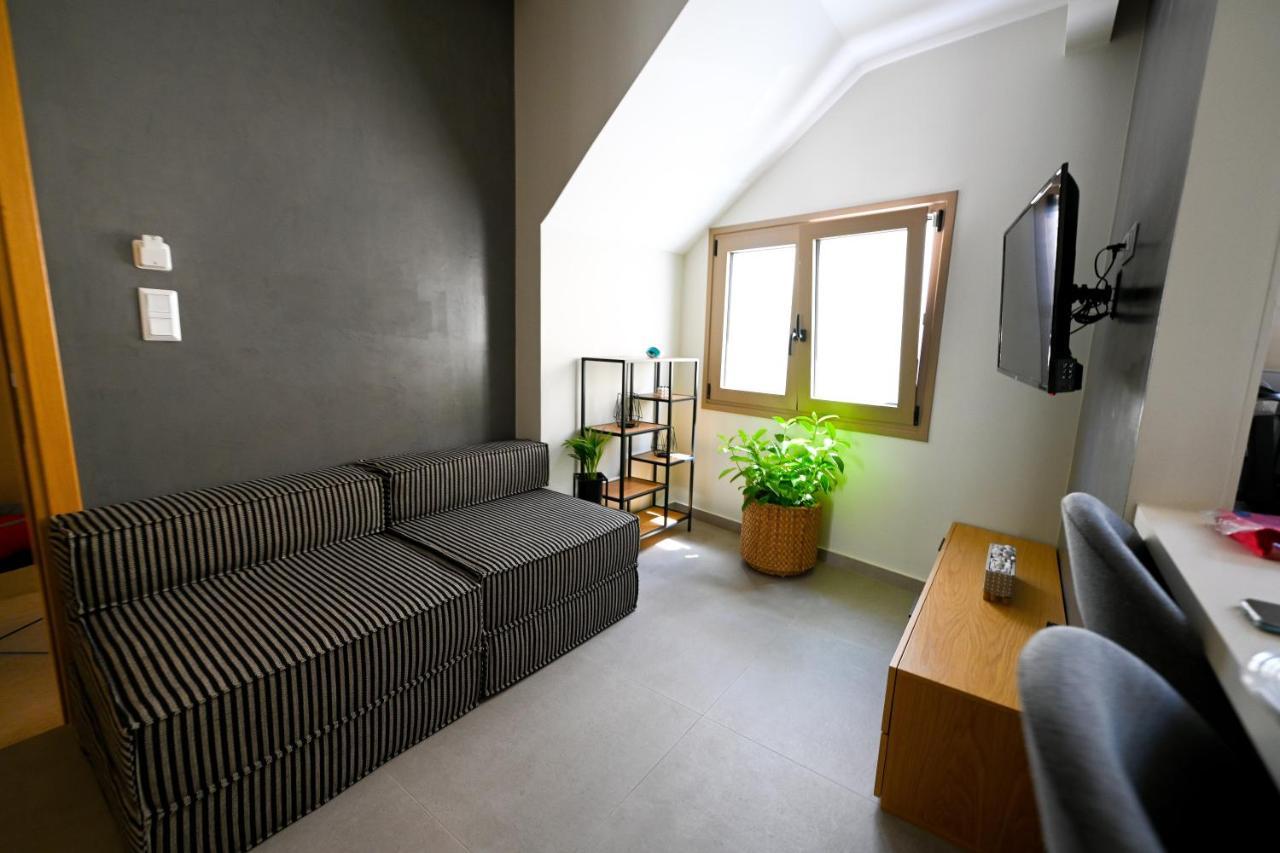 Eumorphia Studios & Apartments Skiathos Town Exterior photo